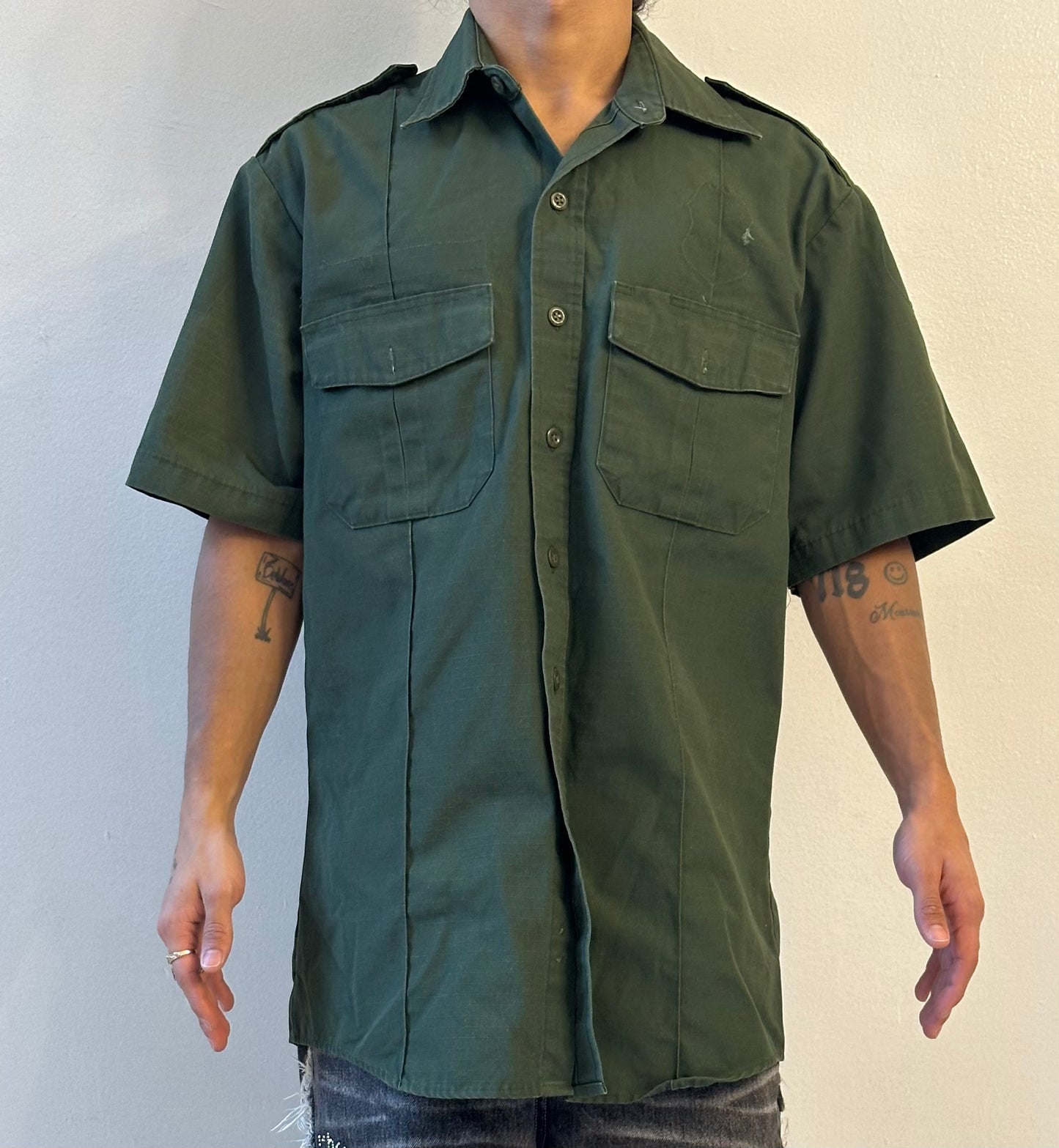 De-badged Pleated Military Shortsleeved Shirt